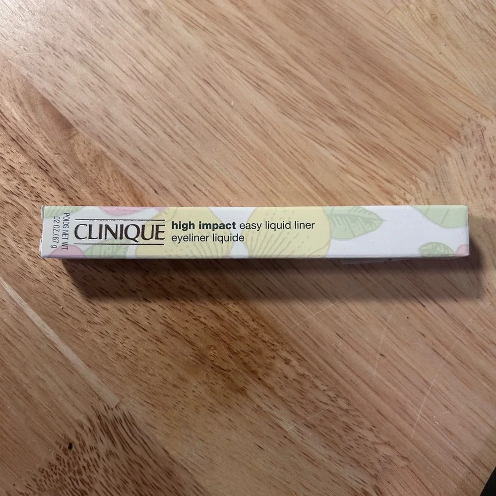 Clinique High‎ Impact Easy Liquid Eyeliner - 01 Black - New In Box